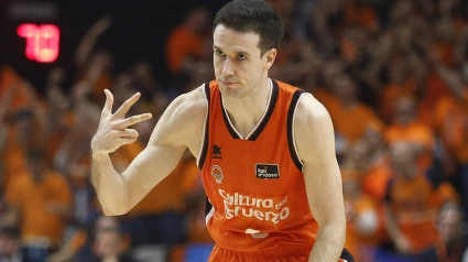 Xabi López-Arostegui celebra un triple