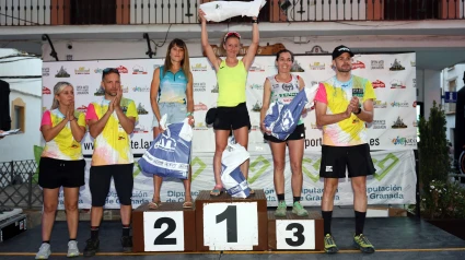 Podio femenino en la competición '5 Acequias'