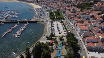Vista aérea de la fachada marítima de A Pobra do Caramiñal