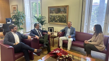 El alcalde Ballesta ha recibido a Felipe Moreno en el Ayuntamiento