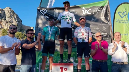 El motrileño Alberto Mingorance instalado en lo más alto del podio andaluz