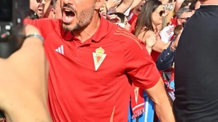 Pedro Léon a la llegada al estadio