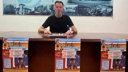Román Romero durante la presentación de la propuesta a desarrollar en julio