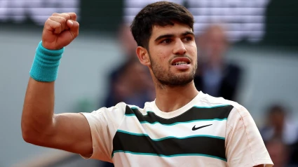 Carlos Alcaraz celebra un punto en la final de Roland Garros