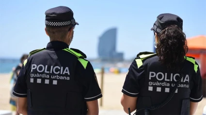 Agentes de paisano sospecharon del coche mal aparcado y la conducta de los detenidos