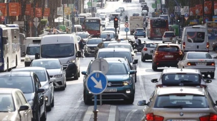 Más transporte público, más aparcamiento y menos emisiones en Alicante para las Hogueras