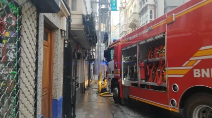 Bomberos de A Coruña en la calle Barrera