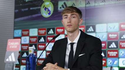 Dean Huijsen, durante su presentación con el Real Madrid