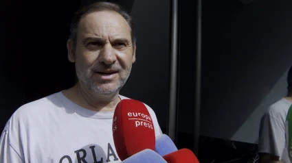 10/06/2025 El ex ministro de Transportes José Luis Ábalos atiende a la prensa después de que la UCO registrara su casa en Valencia por el 'caso Koldo'.POLITICA JUSTICIA