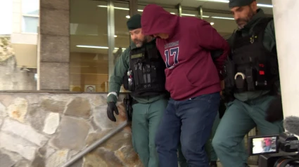 Roger Serafín, vecino de Narón, tras comparecer ante el juez de Ferrol tras su detención