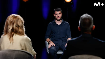 Mónica Marchante y Carlos Martínez entrevistan a Álvaro Morata para Movistar