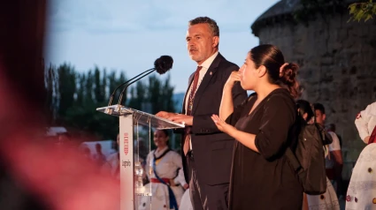 Conrado Escobar en su intervención durante la Ofrenda de Flores