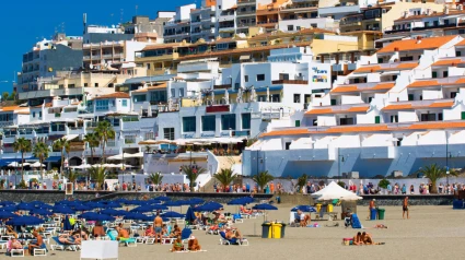 Va en familia a una playa de Tenerife y lo que escucha mientras se baña le deja sin margen de maniobra: "Tengo un problema"