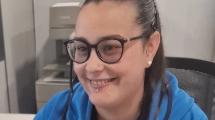 Alexia, la joven que recibió una petición en medio del sonido de motores