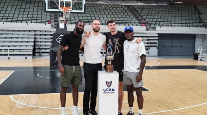 Ennis, Rodions y Sant-Ross acompañaron a Radovic en la despedida