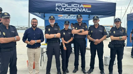 Agentes de la Policía Nacional durante el acto de presentación de la operación verano