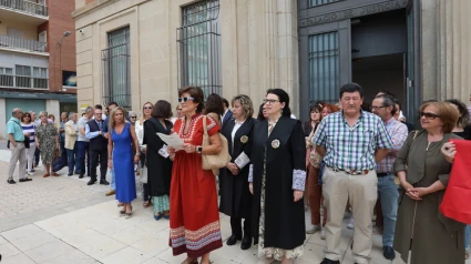 Concentración de jueces y fiscales en PalenciaConcentración de jueces y fiscales ante el palacio de Justica de Palencia, a esta concentración tambien se han sumado abogados, en la imagen lectura del manifiesto por parte de la teniente fiscal, María José Ron(C), junto a la miembro de la asociación profesional independiente de fiscales,Ana Fernández Fontecha(3D)