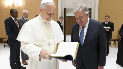 Vatican City (Vatican City State (Holy See)), 11/06/2025.- A handout picture provided by the Vatican Media shows Pope Leo XIV and UN Secretary-General Antonio Guterres during a meeting in Vatican City, 11 June 2025. (Papa) EFE/EPA/VATICAN MEDIA HANDOUT HANDOUT EDITORIAL USE ONLY/NO SALES