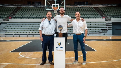 Alejandro Gómez y José Miguel Garrido, en la despedida de Radovic