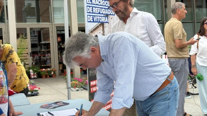 Campaña de firmas del PP para pedir la paralización del macrocentro