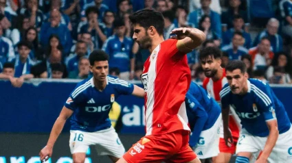 Un palo como resumen de la UD Almería en su despedida del intento de ascenso