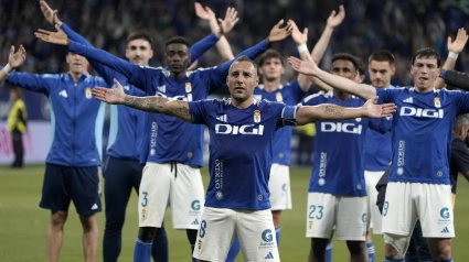 Cazorla celebra con sus compañeros la clasificación para la final del 'playoff' de ascenso