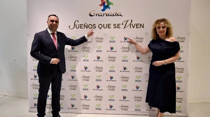El presidente de la Diputación, Francis Rodríguez, junto a la diputada provincial de Turismo, Marta Nievas, en la presentación del nuevo eslogan 'Granada, sueños que se viven'