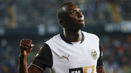 VALENCIA, 08/03/2025.- El delantero nigeriano del Valencia Sadiq Umar celebra su gol, segundo del equipo, durante el partido de la jornada 27 de LaLiga EASports que Valencia CF y Real Valladolid disputan este sábado en el estadio de Mestalla, en Valencia.-EFE/ Manuel Bruque