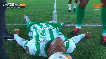 El jugador colombiano sufrió un desvanecimiento en pleno partido.