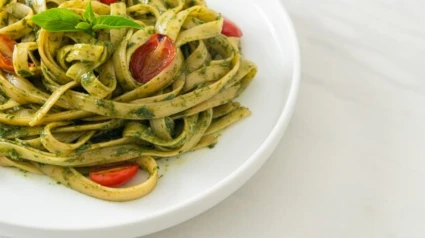 Tallarines con pesto de tomate