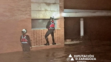 Momento en el que los bomberos de la DPZ intervinieron en el Centro de Salud.