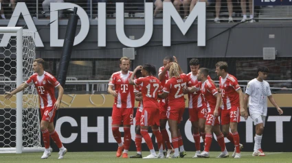 Los jugadores del Bayern celebran el gol de Coman