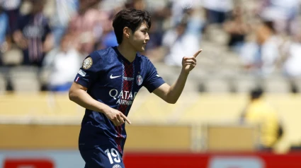 Kangin Lee celebra el gol en el PSG - Atlético