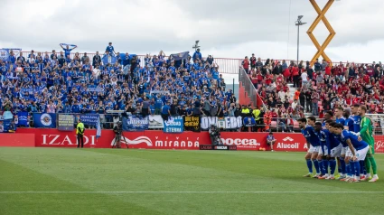 Afición del Oviedo en Anduva