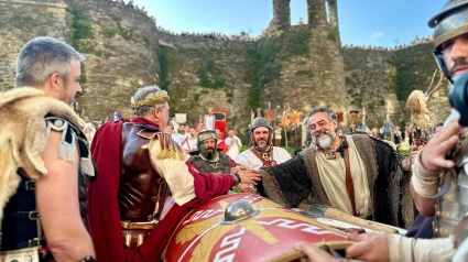En la foto: romanos y castrexos sellan la pax romana