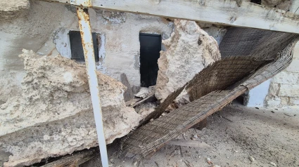 Gran roca ostruye el paso a una cueva Canutells