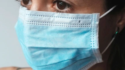 El uso de la mascarilla sigue siendo un buen agente protector ante la calima