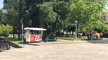 Carro de helados en la Alameda en Santiago