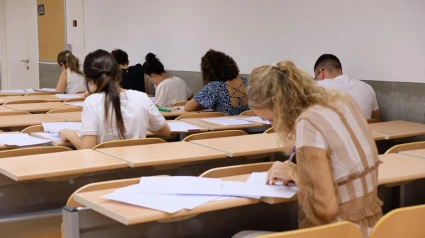 Aspirantes a docentes en la fase teórica de las oposiciones
