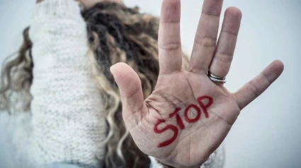 "El menor con su fuerza no podía retirar las manos del agresor de su madre": Piden la libertad para el joven que apuñaló a la expareja de su madre