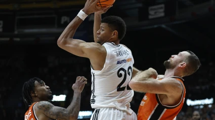 Jones y Costello defienden a Tavares, el rascacielos del Real Madrid