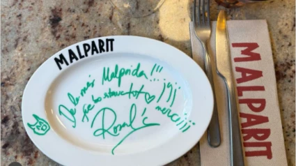 Firma de Rosalia en el plato del restaurante