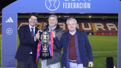 Daniel Tafur, presidente del CD Extremadura, y Emilio y Ernesto Andreu, miembros del consejo de administración
