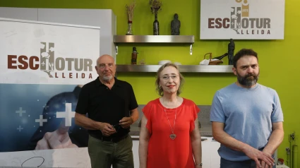 Oriol Terrats, secretari general del gremi. Neus Brenuy, directora de l'Escola d'Hoteleria i Turisme de Lleida. Marc-Ferràs, president del gremi a Lleida.