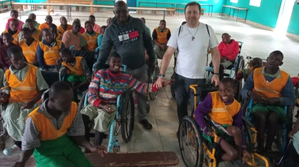 Martín Bermejo, presidente de esta ONGD, en el orfanato de Kenia