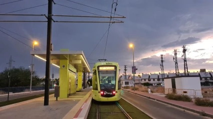 Una colisión nocturna paraliza el tranvía en Murcia