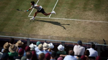 Alcaraz alcanza las semifinales en Queen´s