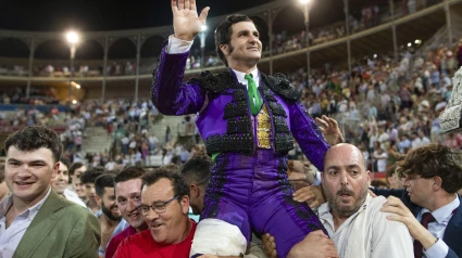 Morante de la Puebla, en su salida a hombros este viernes en Granada