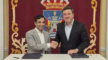 Rey Varela y González Formoso tras la firma de ambos convenios