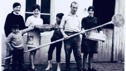 Miguel Vilela, con la pala, fue el fundador de la panadería, al que le siguió Juan Méndez